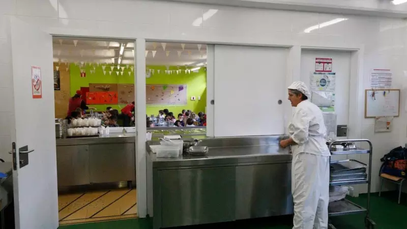 Imatge d'un menjador escolar en un centre escolar d'Olot.