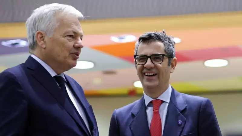 El comisario europeo de Justicia, Didier Reynders, y el ministro de Presidencia, Justicia y Relaciones con las Cortes de España, Félix Bolaños, en el Consejo de Ministros de Interior de Justicia Europea en Bruselas este lunes.