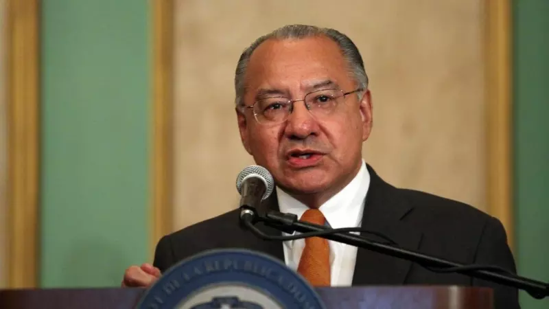 El exdiplomático Manuel Rocha en una rueda de prensa en Santo Domingo, República Dominicana, a 8 de mayo de 2013.