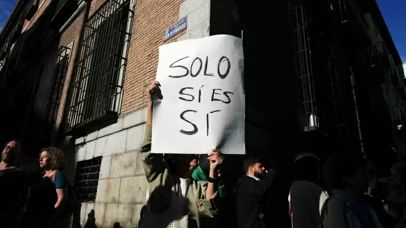 Una pancarta en una manifestación contra la reforma de la ley del 'solo sí es sí', en Madrid. EFE/ Borja Sánchez Trillo