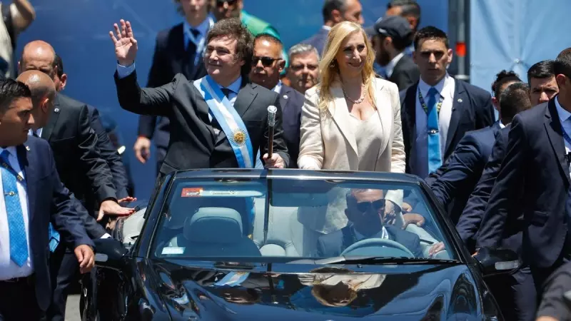 Javier Milei, acompañado por su hermana Karina tras su toma de posesión como presidente de Argentina.