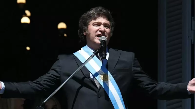 Javier Milei pronuncia su primer discurso desde la Casa Rosada, sede del Gobierno de Argentina, a 10 de diciembre de 2023.