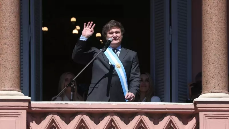 Javier Milei pronuncia su primer discurso desde la Casa Rosada, sede del Gobierno de Argentina, a 10 de diciembre de 2023.