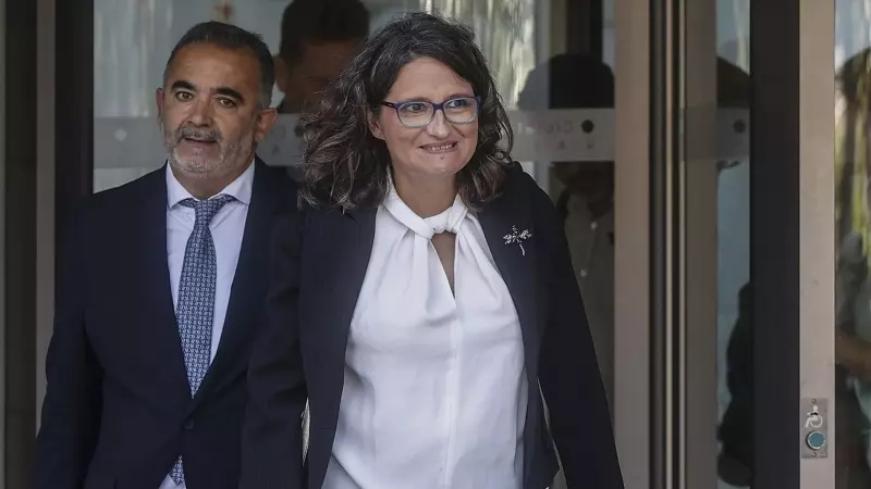 La exvicepresidenta, exportavoz y exconsellera de Igualdad y Políticas, Mónica Oltra y su abogado Miguel Ferrer, a su salida de un juicio en la Ciudad de la Justicia de València, a 19 de septiembre de 2022.