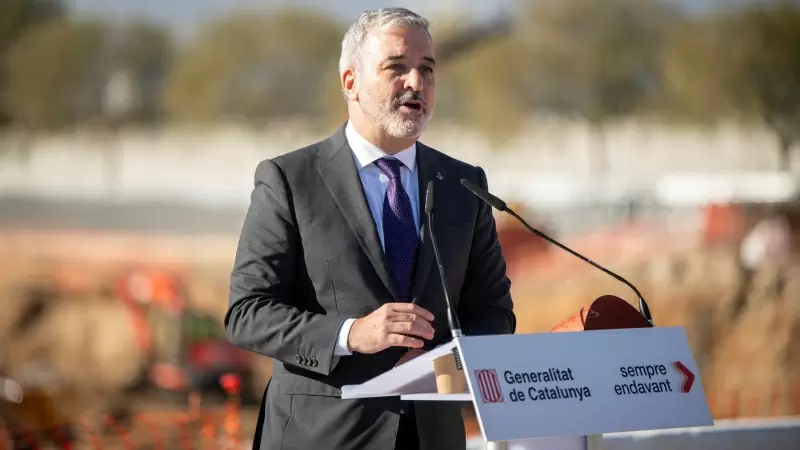 El alcalde de Barcelona, Jaume Collboni, durante el acto de colocación de la primera piedra de la ampliación de Fira de Barcelona Gran Vía, a 4/12/2023, en Barcelona.