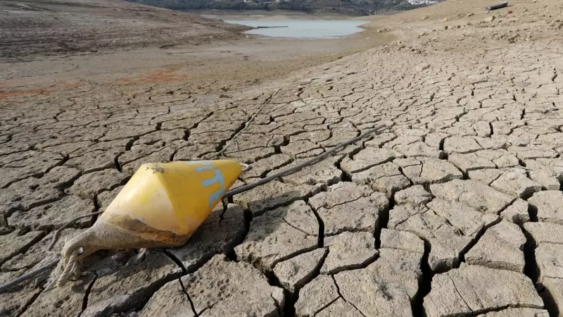 El embalse de La Viñuela, ubicado en La Axarquía (Málaga), hace un año. Andalucía sufre la sequía más larga desde 1961.