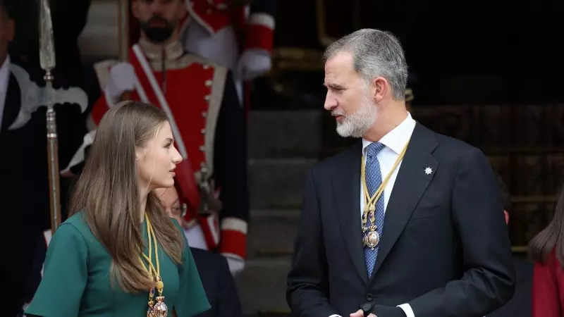 El rey y la Princesa Leonor a la salida de la Solemne Sesión de Apertura de las Cortes Generales de la XV Legislatura, en el Congreso de los Diputados, a 29 de noviembre de 2023, en Madrid.