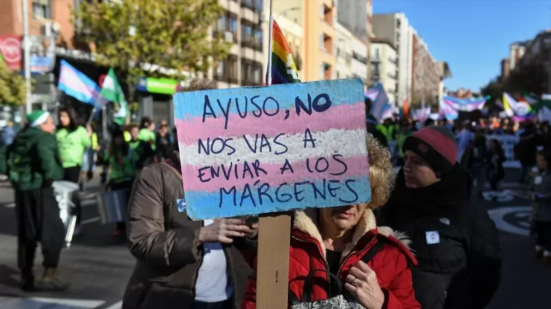 26/12/23 - Foto de archivo de un cartel de protesta durante una manifestación en defensa de la Ley LGTBI y la Ley Trans de la Comunidad de Madrid, a 17 de diciembre de 2023, en Madrid (España).