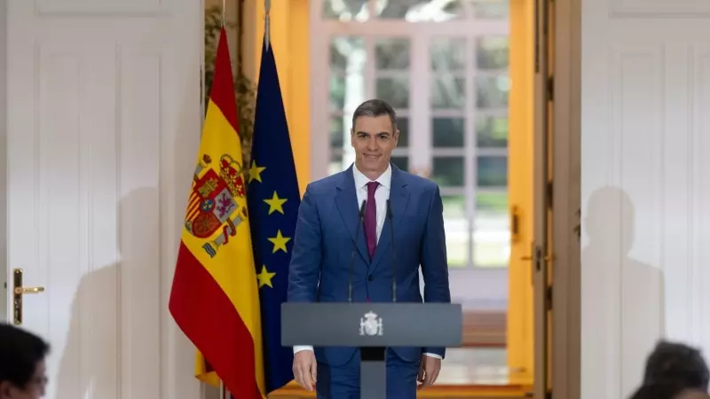 El presidente del Gobierno, Pedro Sánchez, a su llegada para explicar el decreto que prorroga el escudo social tras una rueda de prensa posterior a la reunión del Consejo de Ministros
