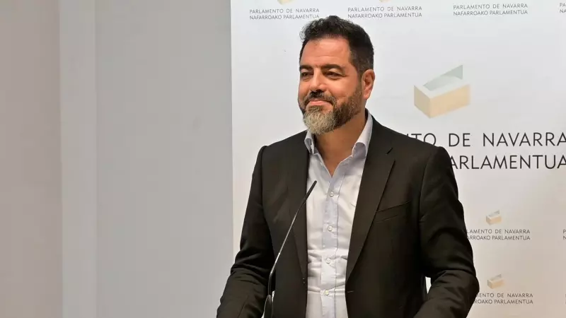 El secretario de organización del PSN, Ramón Alzórriz, en una rueda de prensa.