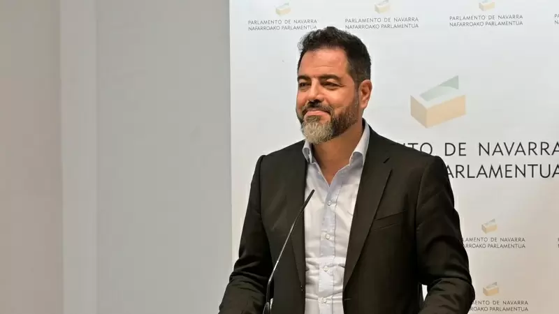 El secretario de organización del PSN, Ramón Alzórriz, en una rueda de prensa.
