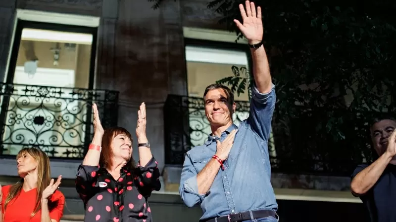 El presidente del Gobierno de España y secretario general del PSOE, Pedro Sánchez, agradece a sus votantes los resultados obtenidos en la jornada electoral de los comicios generales en la sede del Partido Socialista en la calle Ferraz