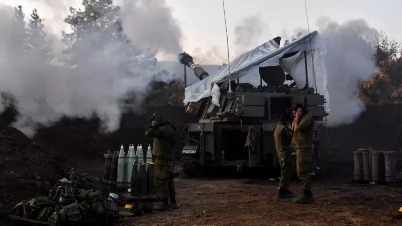 Una unidad móvil de artillería israelí dispara en la frontera entre Israel y el Líbano a 19 de diciembre de 2023