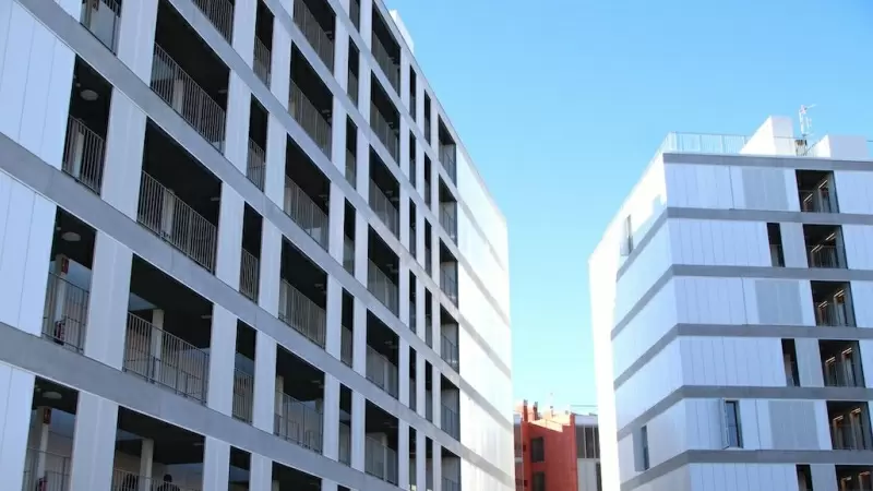 Imatge d'una promoció de pisos de protecció oficial al barri de la Marina del Prat Vermell de Barcelona.