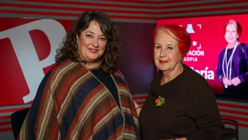 Rosa María Calaf (d) y Virginia Pérez Alonso (i), en el plató de 'Público'