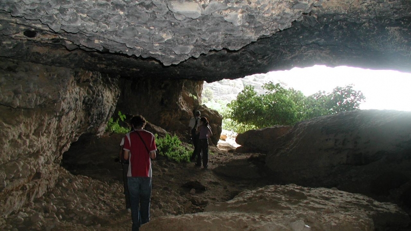 11/1/24. La imagen muestra los añadidos de cemento construidos en el interior del principal yacimiento del neolítico en la península ibérica.