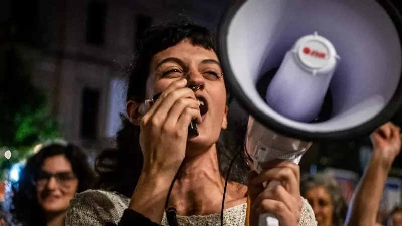 Una mujer se manifiesta en Buenos Aires, a 23 de diciembre de 2023.