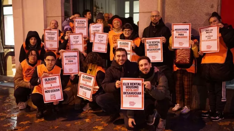 Vecinos y activistas del Sindicato de Inquilinas de Madrid, en la sede de la socimi Elix Rental Housing, en Madrid, a 15 de enero de 2024.