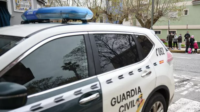 Vehículo de la Guardia Civil en los exteriores del Juzgado número 4 de Sueca, València, a 6 de abril de 2022.