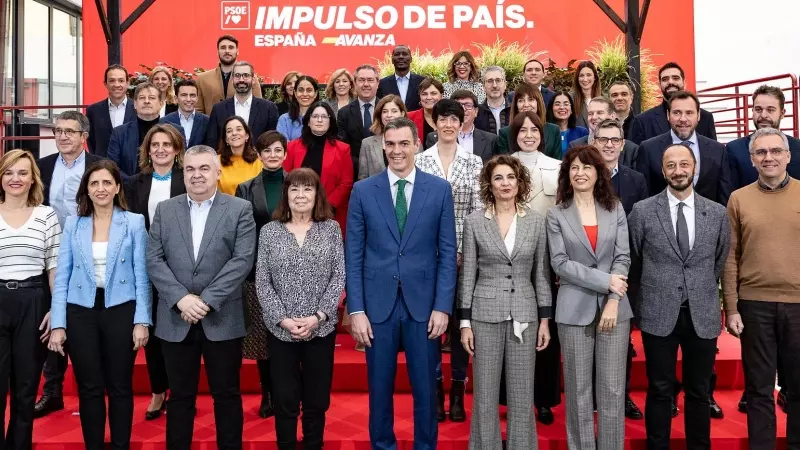 Imagen de los integrantes de la Ejecutiva Federal del PSOE, recién renovada, en la sede del partido de Ferraz.