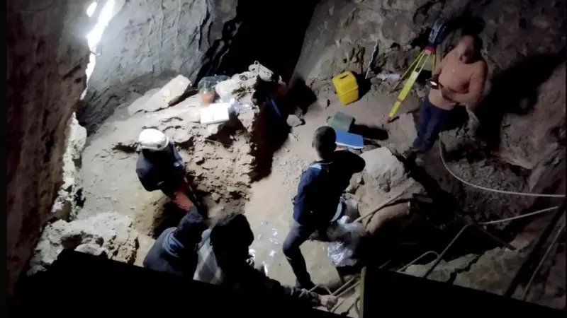 Excavacions dels investigadors de l'IPHES-CERCA a la cova dels Xaragalls