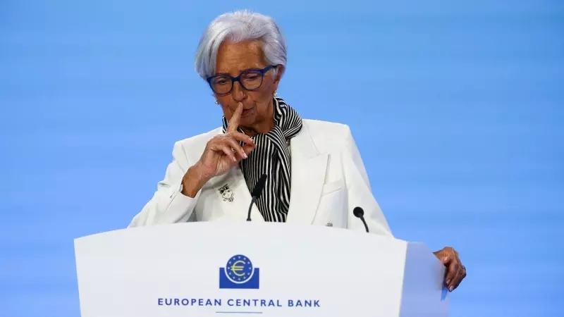 La presidenta del BCE, Christine Lagarde, durante la rueda de prensa posterior a la reunión del Consejo de Gobierno de la entidad, en su sede en Fráncfort. REUTERS/Kai Pfaffenbach