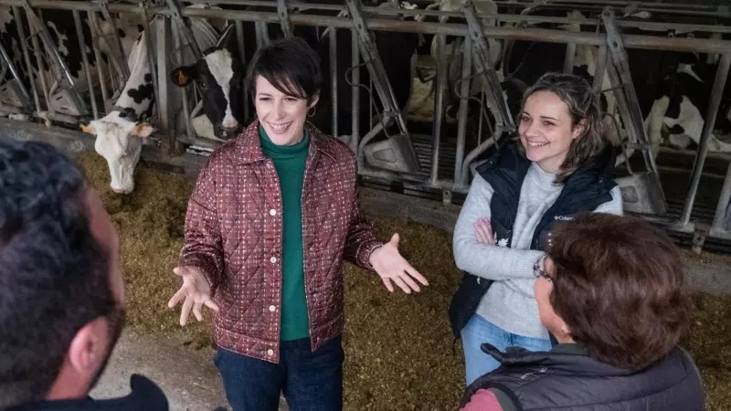 29/1/24 Ana Pontón, este lunes en una visita a una granja ganadera de Mazaricos (A Coruña).