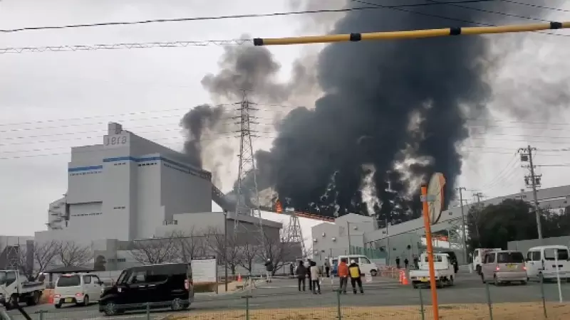 Captura del vídeo de la central térmica que ardió este miércoles en Taketoyo, Japón.
