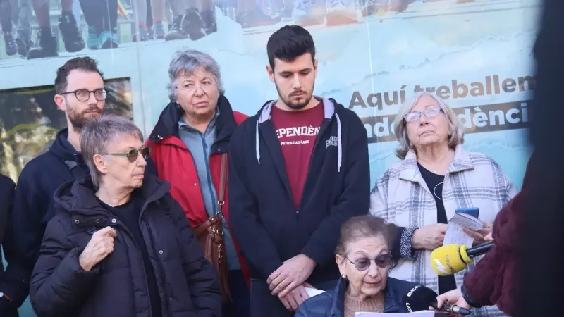 L’exsecretària nacional de l’ANC Blanca Serra i el tresorer a Lleida Josep Màsich llegeixen un manifest contra la llista cívica
