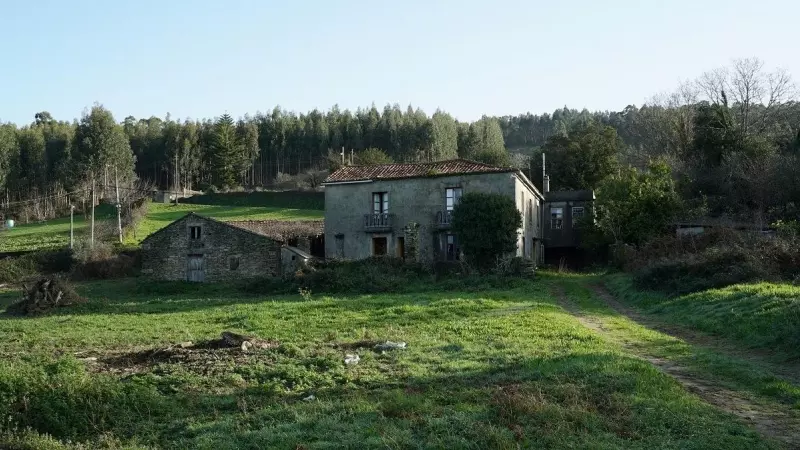 Casa abandonada en Leija, pueblo de Ferrol.