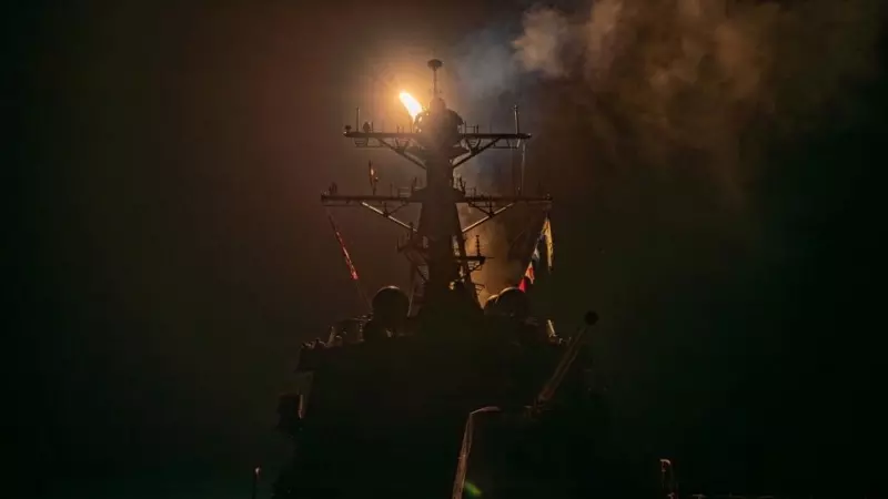 Un buque de guerra durante la operación de la coalición liderada por Estados Unidos contra objetivos militares en Yemen.