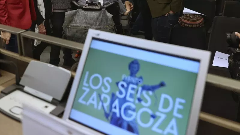 Familiares de los 'seis de Zaragoza' durante unas jornadas informativas en el Congreso de los Diputados, a 15 de diciembre de 2021.
