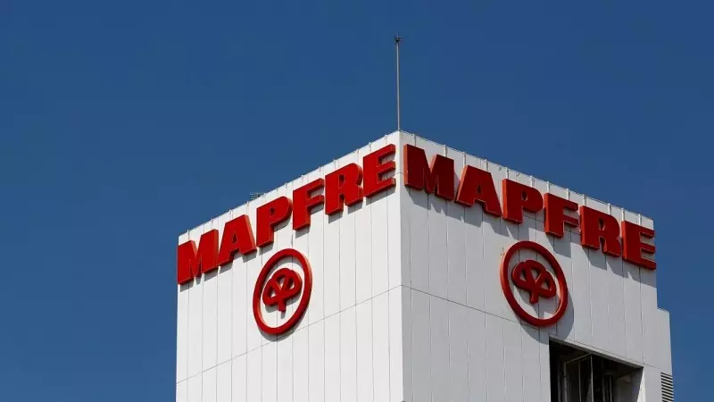 El logo de la aseguradora Mapfre en un edificio en Sevilla. REUTERS/Marcelo del Pozo