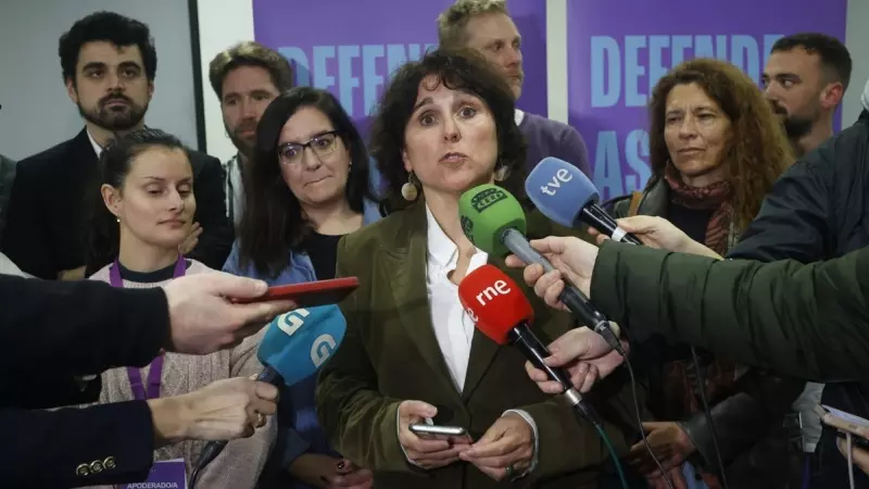 La candidata de Podemos a la Xunta de Galicia, Isabel Faraldo, atiende a la prensa tras conocer los resultados de las elecciones autonómicas gallegas, a 18 de febrero de 2024, en A Coruña.