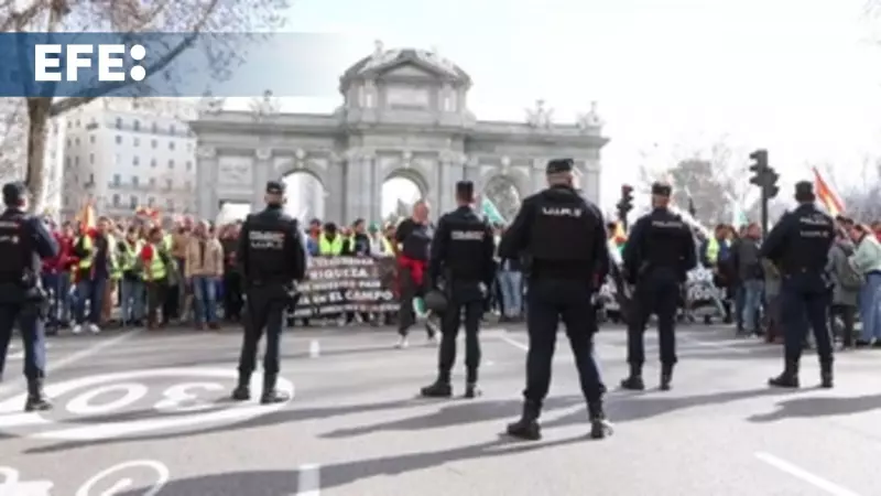 Continúa la protesta de agricultores en la Puerta de Alcalá