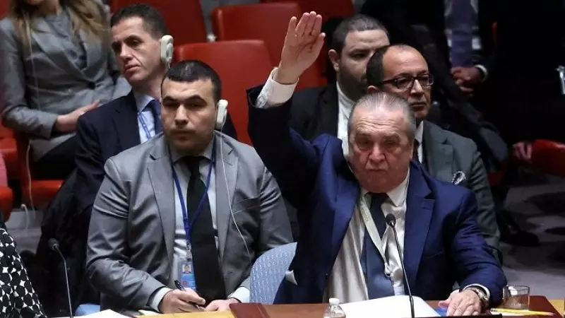 El Embajador de Algeria, Amar Bendjama, vota a favor del alto al fuego inmediato en Gaza.