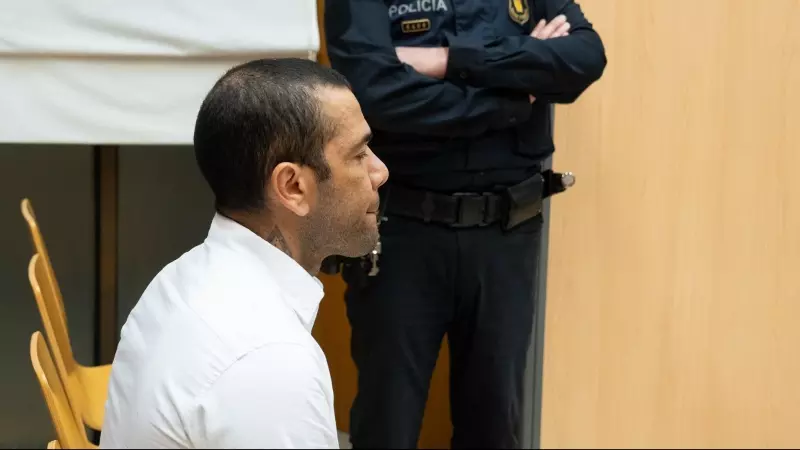 El exfutbolista Dani Alves durante un juicio en la Audiencia de Barcelona, a 5 de febrero de 2024, en Barcelona, Catalunya (España). Alves está acusado de agresión sexual a una chica en un baño de la discoteca Sutton de la capital catalana la noche del 30