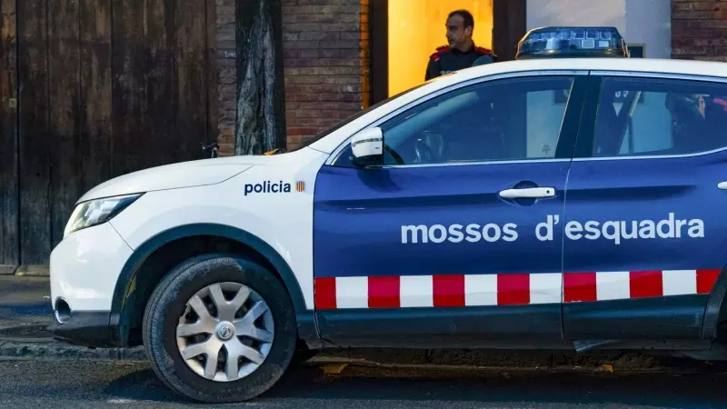 Fuentes policiales investigan un posible crimen machista en Olot, Girona.