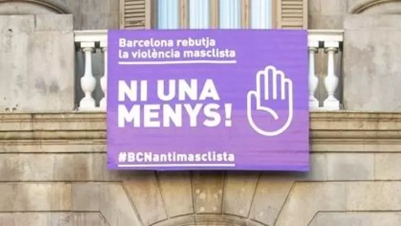 Minuto de silencio en el Ayuntamiento de Barcelona, para rechazar el presunto asesinato machista del pasado 29 de diciembre, en Barcelona.