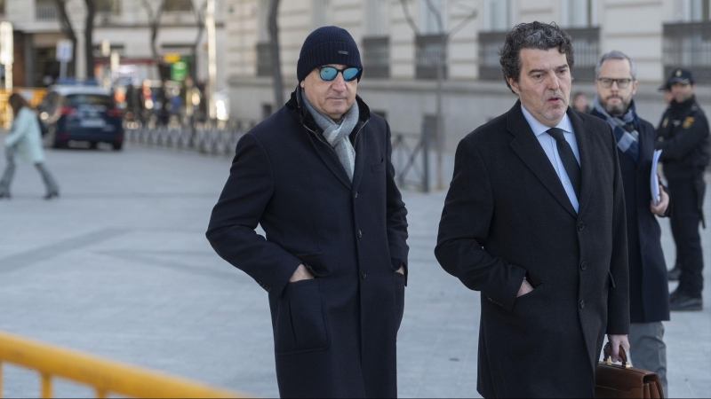 El empresario Juan Carlos Cueto (i) llega a la Audiencia Nacional para declarar, el 28 de febrero de 2024.