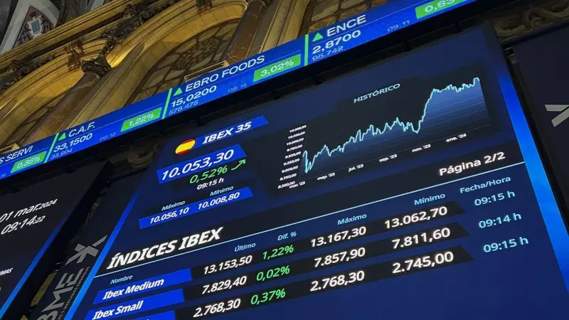Varios paneles y monitores de la Bolsa de Madrid muestran la evolución del mercado. EFE/ Altea Tejido