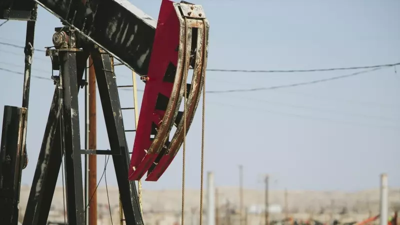 Un campo de extracción de petróleo en Bakersfield, en California