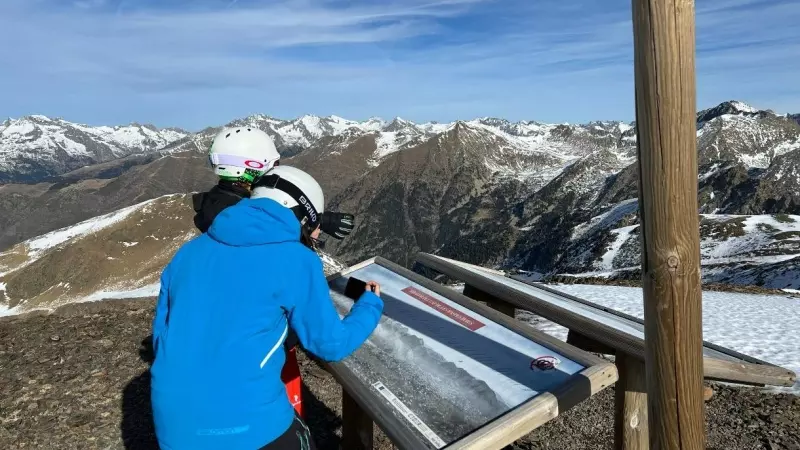 31/01/2024 - Dues esquiadores a l'estació de Boí Taüll aquest hivern.