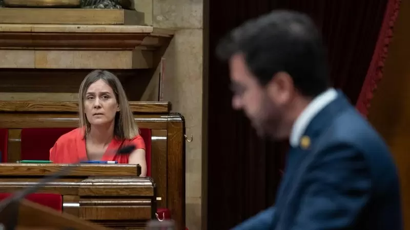 La presidenta de los comuns en el Parlament, Jéssica Albiach, durante una intervención de Pere Aragonès.