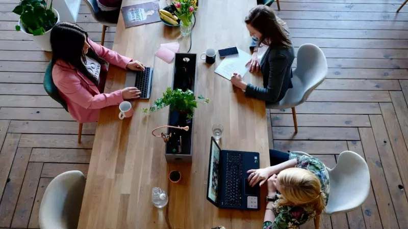 Mujeres trabajando