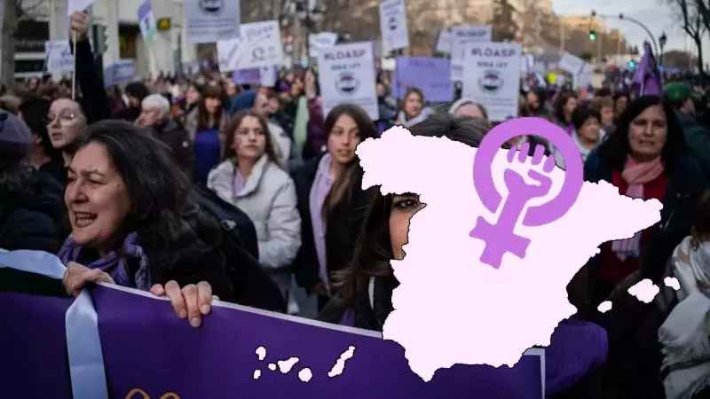 Cientos de personas durante una manifestación convocada por el Movimiento Feminista de Madrid por el 8M, Día Internacional de la Mujer, a 8 de marzo de 2023, en Madrid (España)