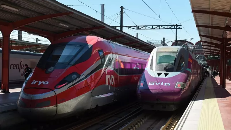 Trenes Avlo e Iryio en la estación Madrid-Chamartín-Clara Campoamor.