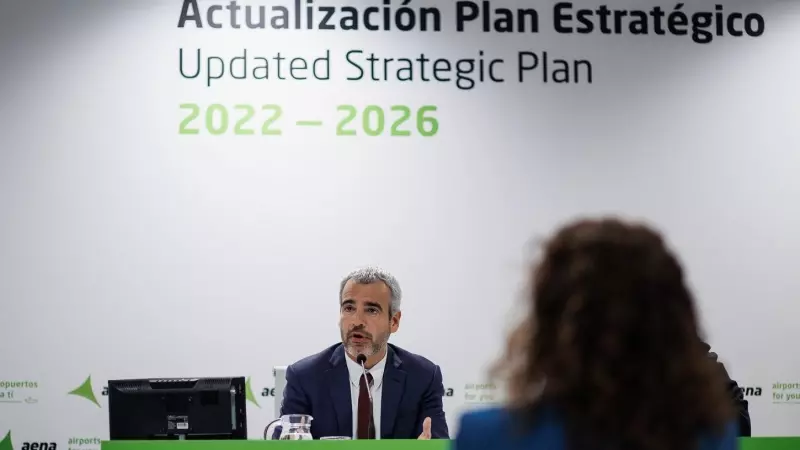 El presidente y consejero delegado de Aena, Maurici Lucena, durante la presentación de la actualización del Plan Estratégico 2022-2026 de Aena, en el Aeropuerto Adolfo Suárez Madrid-Barajas. E.P./Alejandro Martínez Vélez