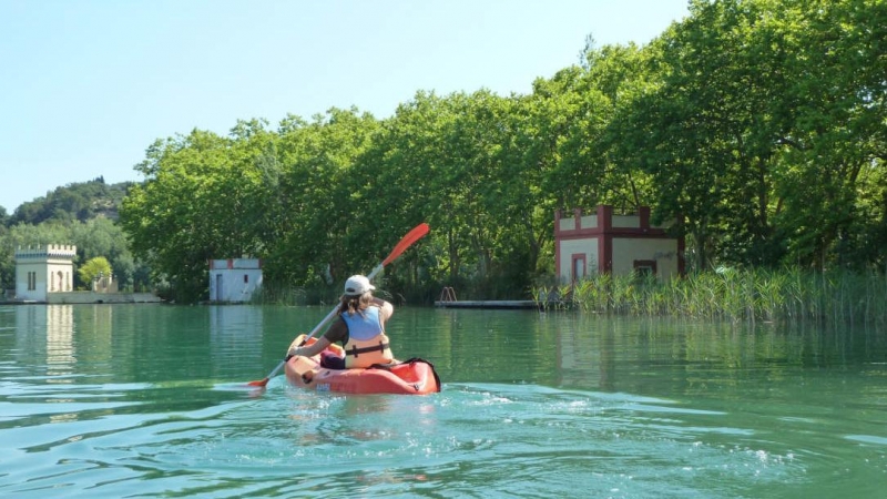 Ruta amb caiac a l’estany de Banyoles.