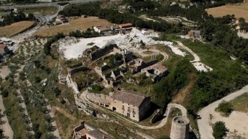 Castell d'Òdena i poble vell, a l'Anoia.